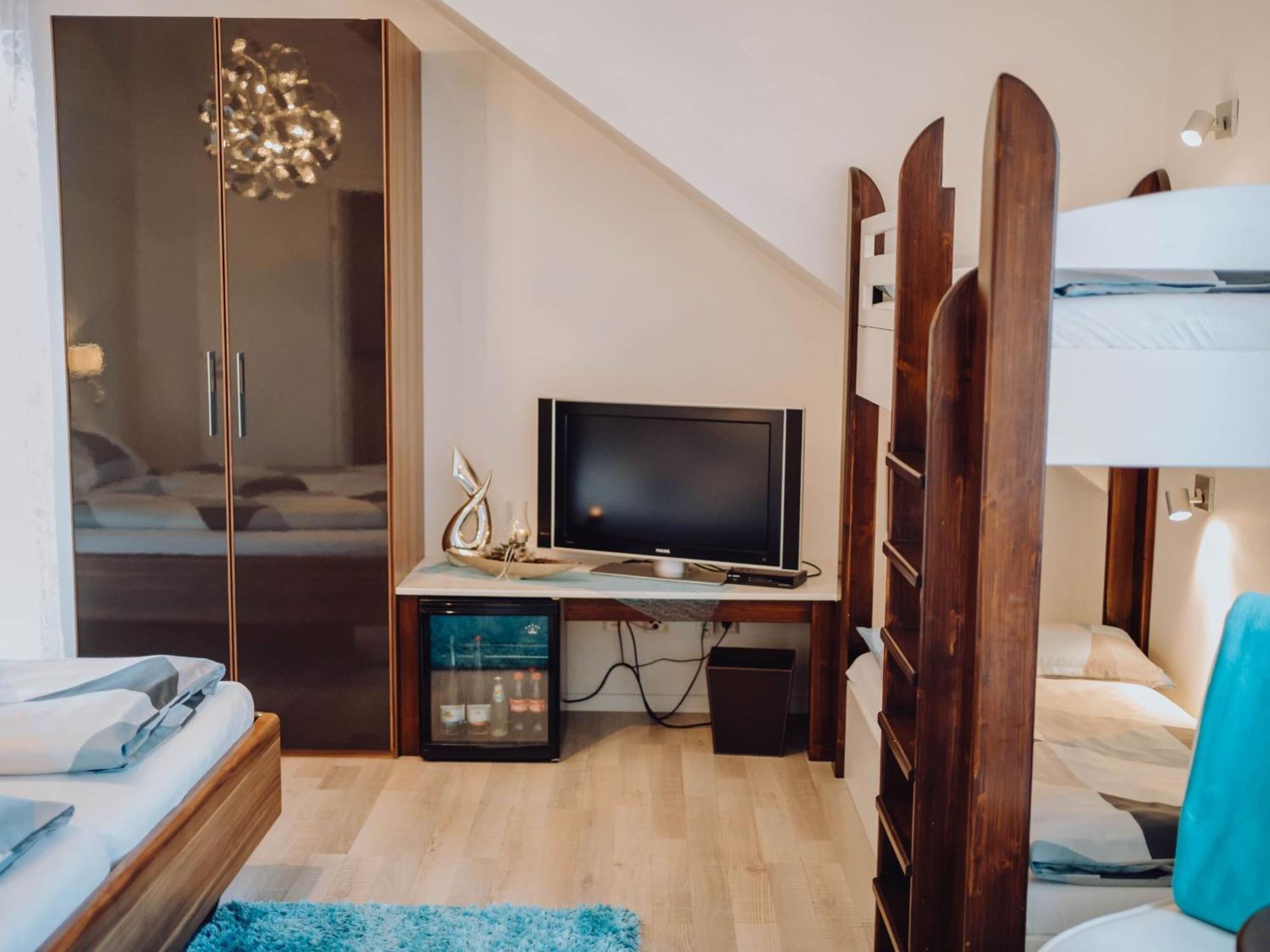 Pension Sterntaler Rheinhausen Bagian luar foto